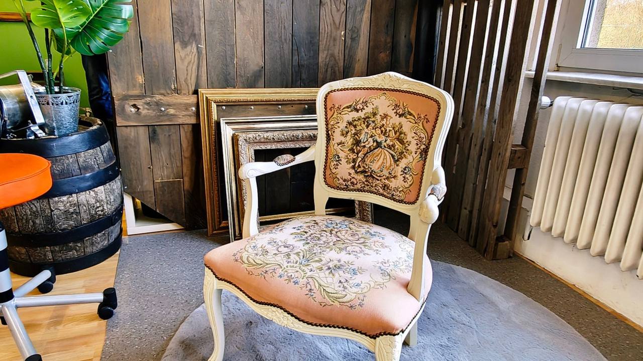 Vintage Chair Studio Set